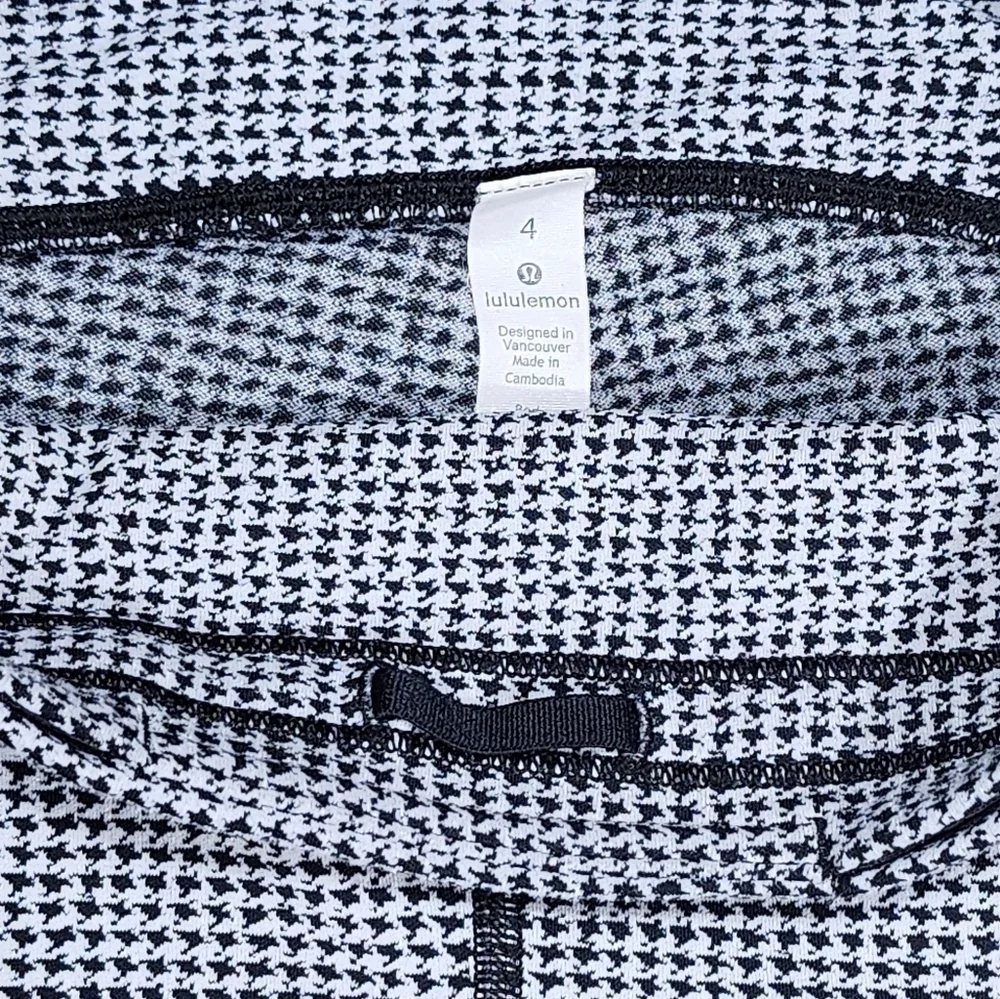 Lululemon Speed Up Tight 28” *Luxtreme Size 4 Teeny Tooth White Black